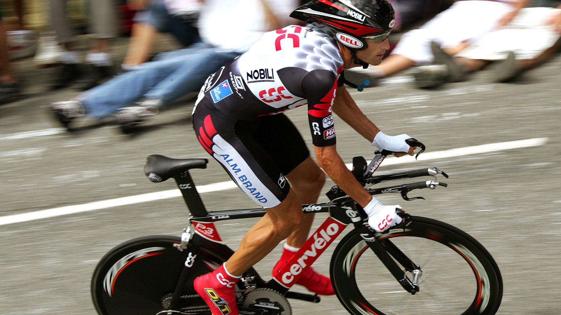 96. 球员是否应更多参与社区活动