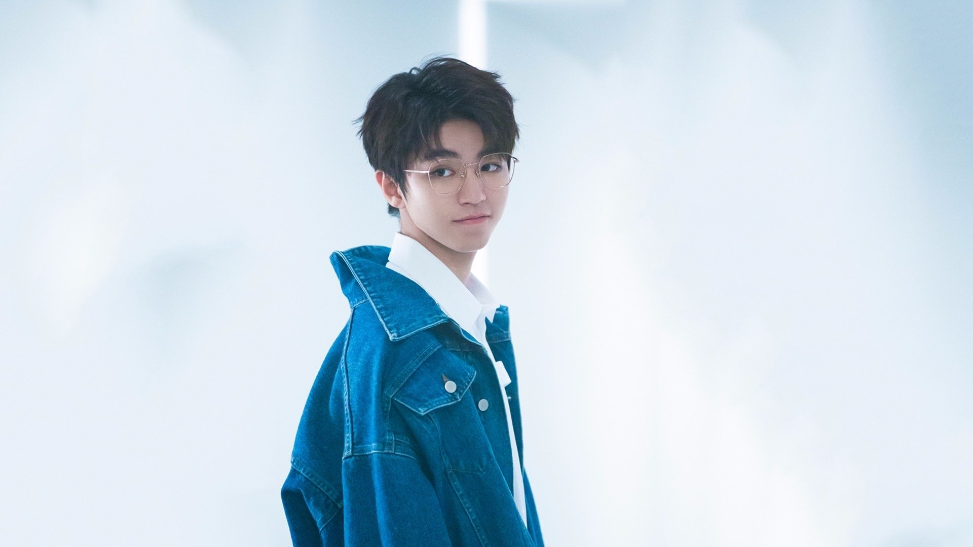 开云kaiyun-詹姆斯压哨得手湖人险胜，詹姆斯压哨奇才